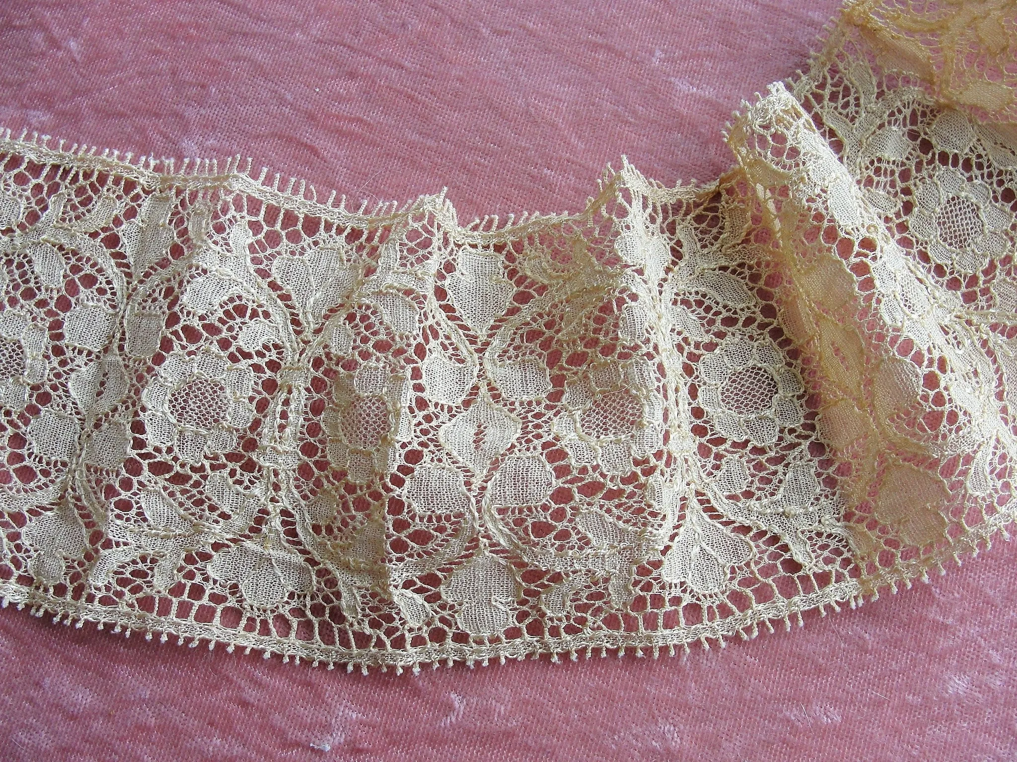 BEAUTIFUL Antique FRENCH Lace Trim Flounce,Intricate Pattern Ideal For Bridal Dress,Dolls,Flapper Dress,Heirloom Sewing Antique Textiles