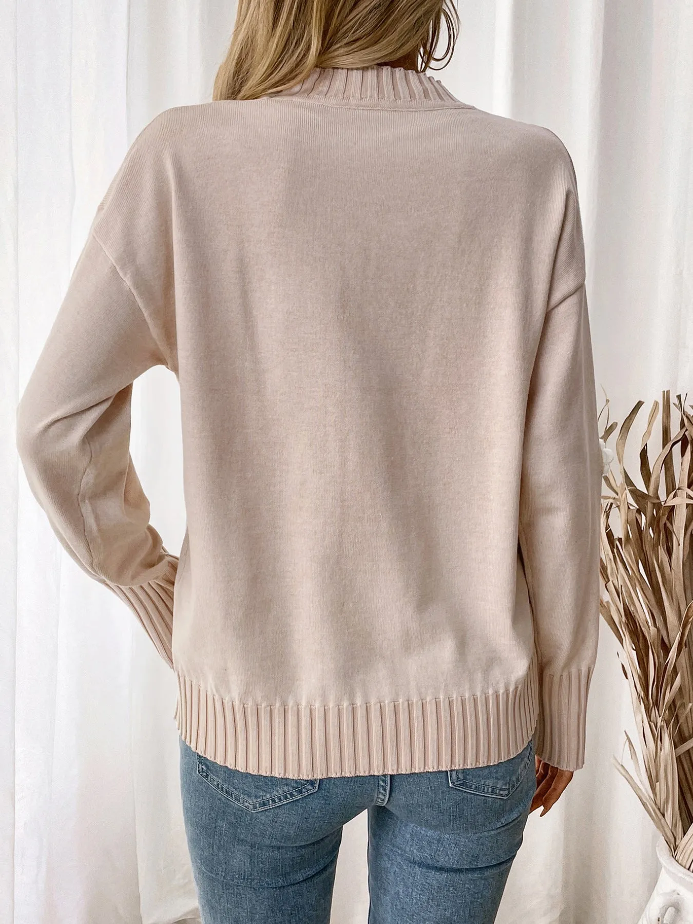 Flower Embellished Knitted Pullover Crew Neck Sweater