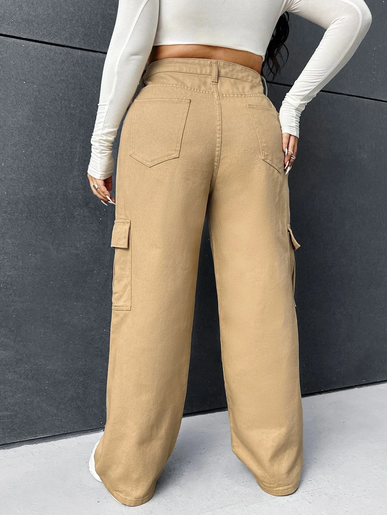 Versatile Cargo Jeans With Flap Pocket