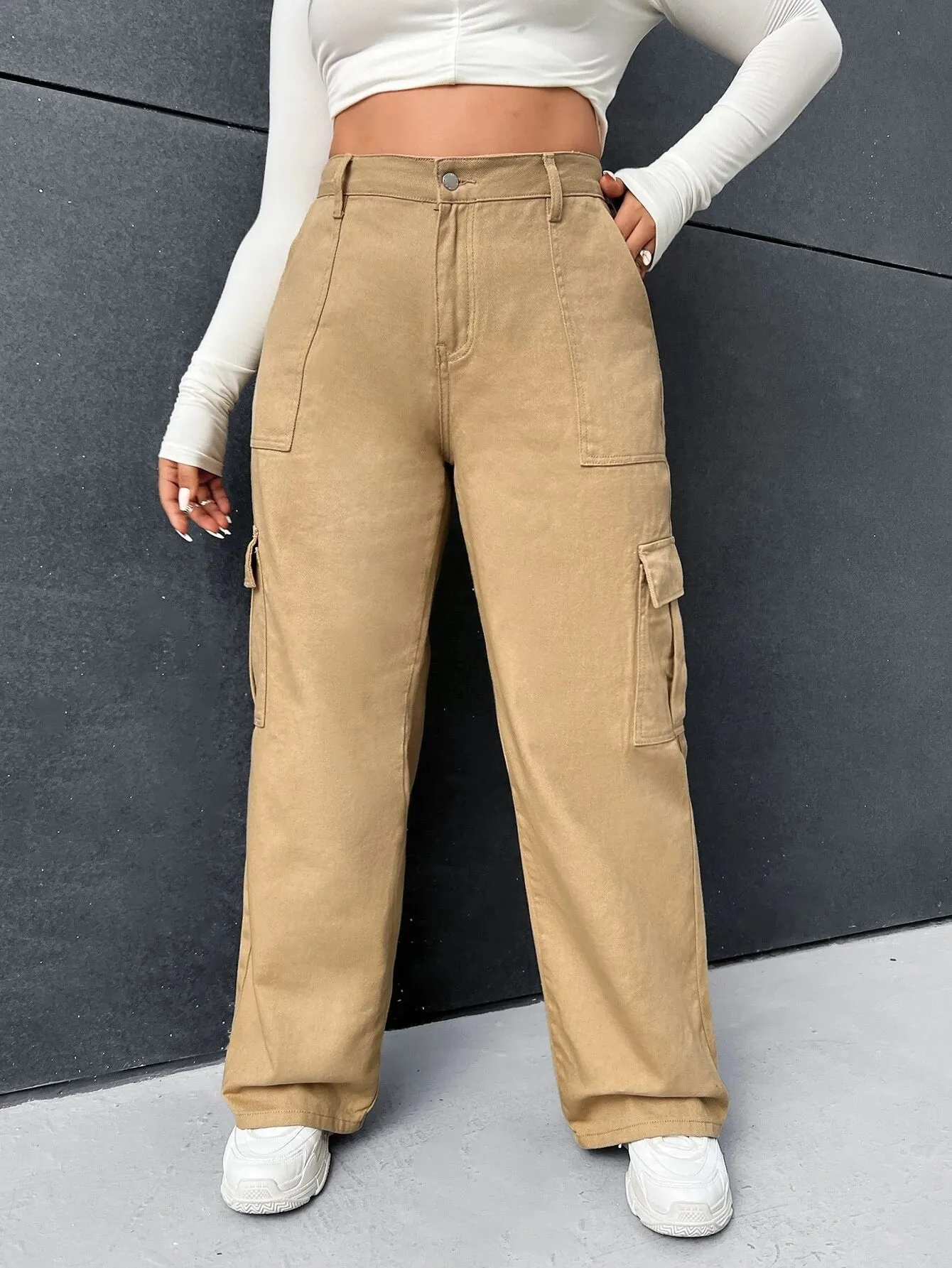 Versatile Cargo Jeans With Flap Pocket