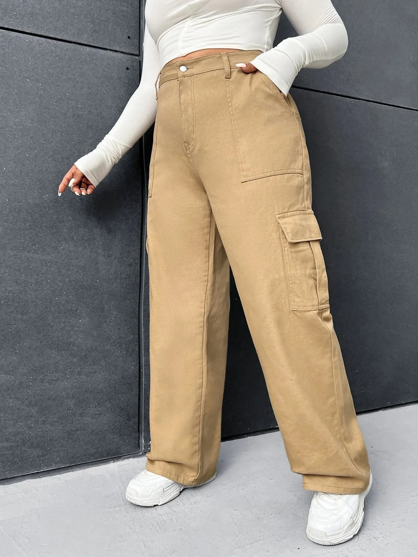 Versatile Cargo Jeans With Flap Pocket